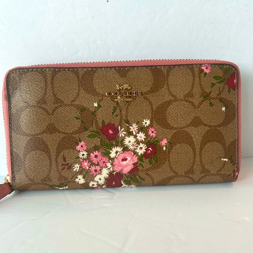 NWOT Coach Ava Floral Wallet Signature Print Rose Pink